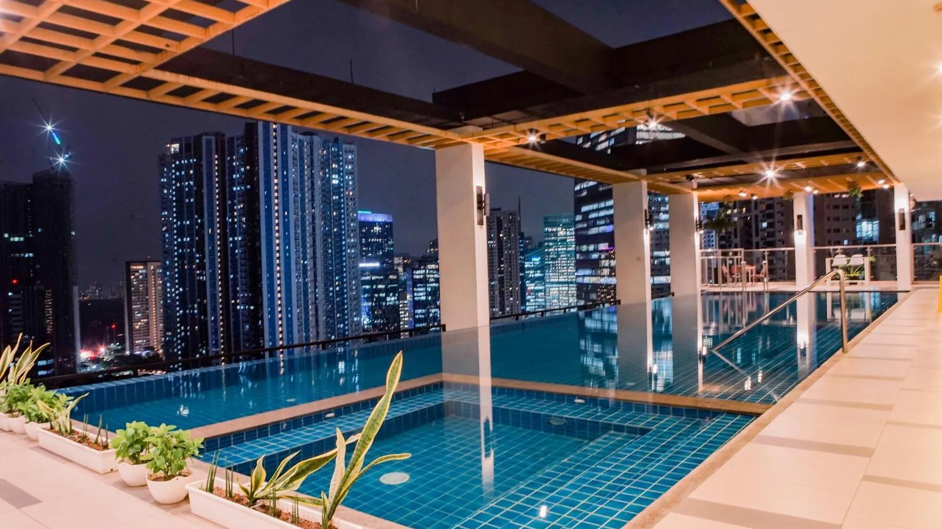 Aparthotel Le Martell 1Br Bgc Condo Unit - Infinity Pool & Gym Access With 360 City View Taguig
