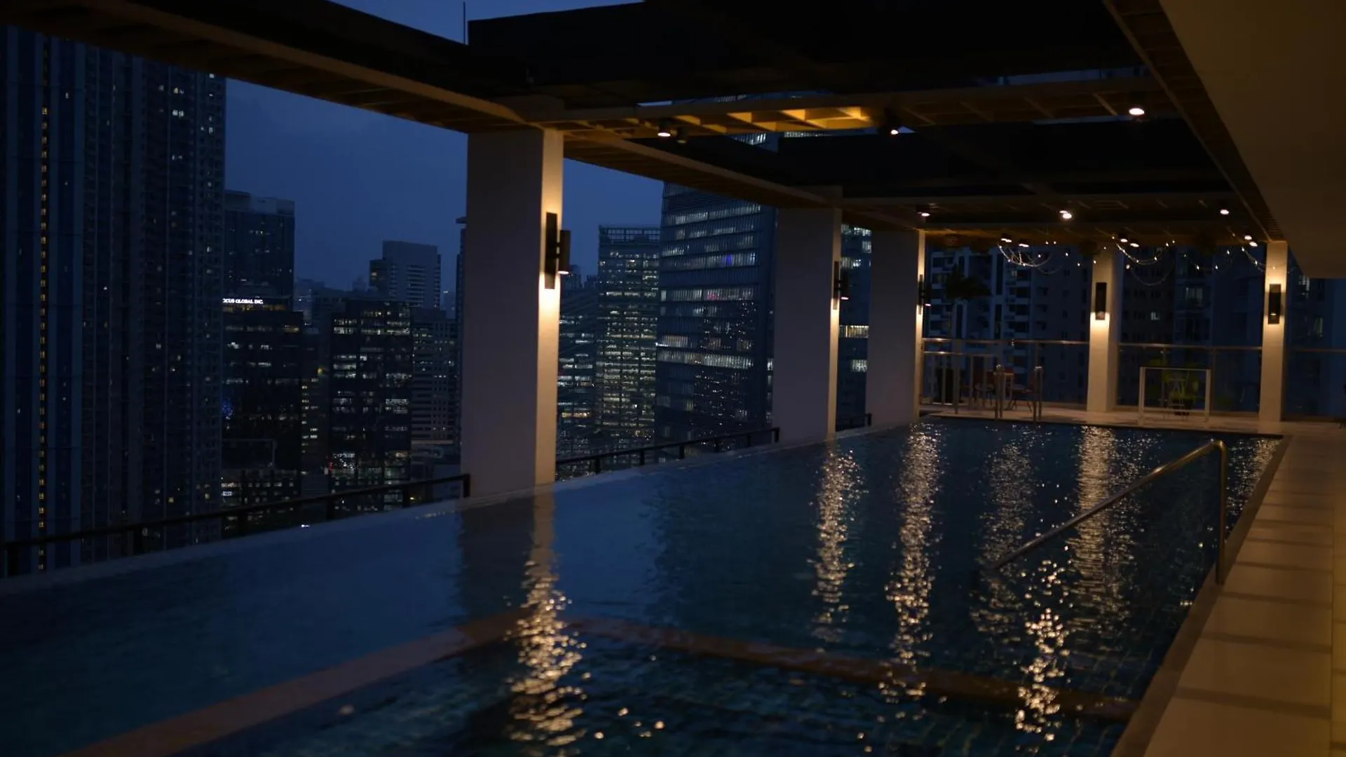 Le Martell 1Br Bgc Condo Unit - Infinity Pool & Gym Access With 360 City View Taguig 0*,