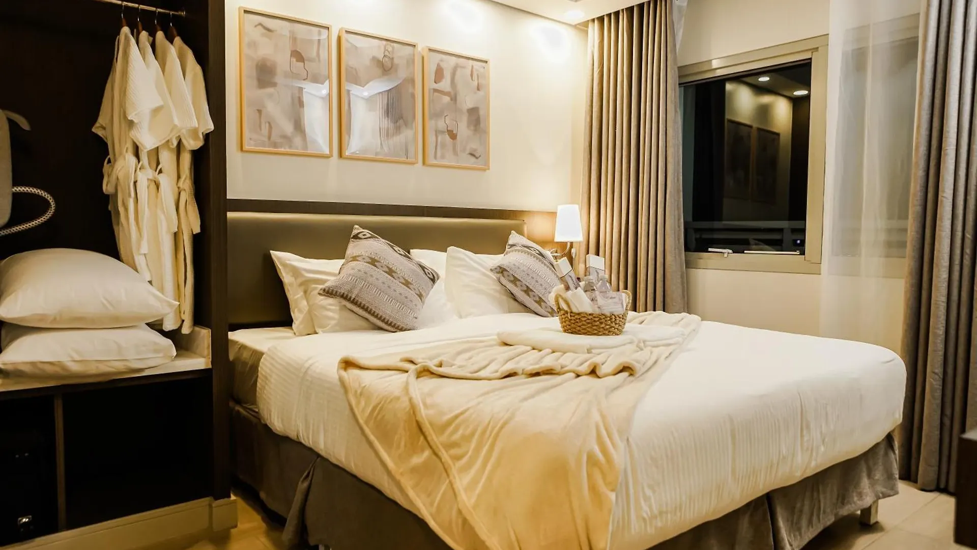 Aparthotel Le Martell 1Br Bgc Condo Unit - Infinity Pool & Gym Access With 360 City View Taguig