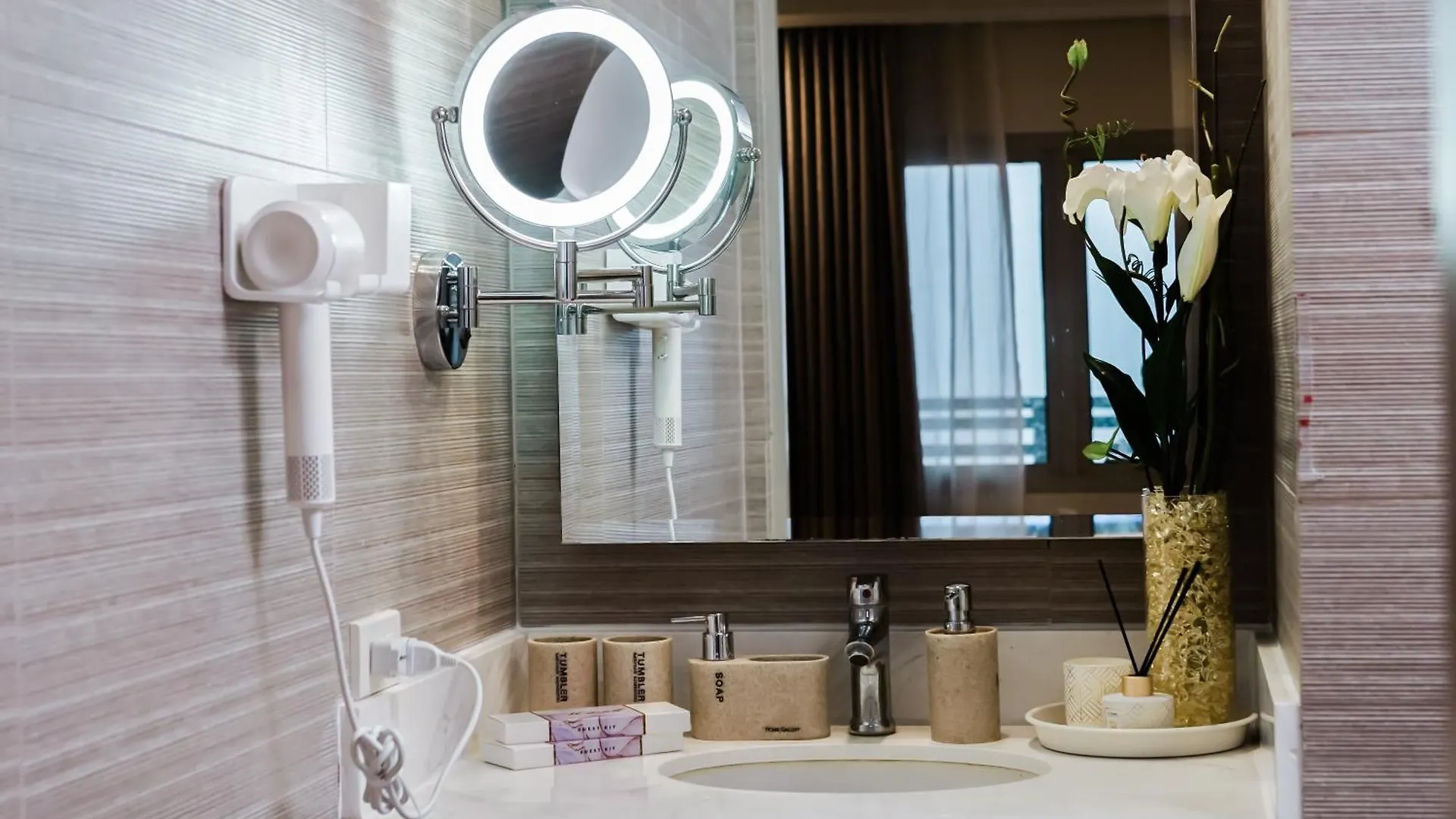 Le Martell 1Br Bgc Condo Unit - Infinity Pool & Gym Access With 360 City View Taguig Aparthotel