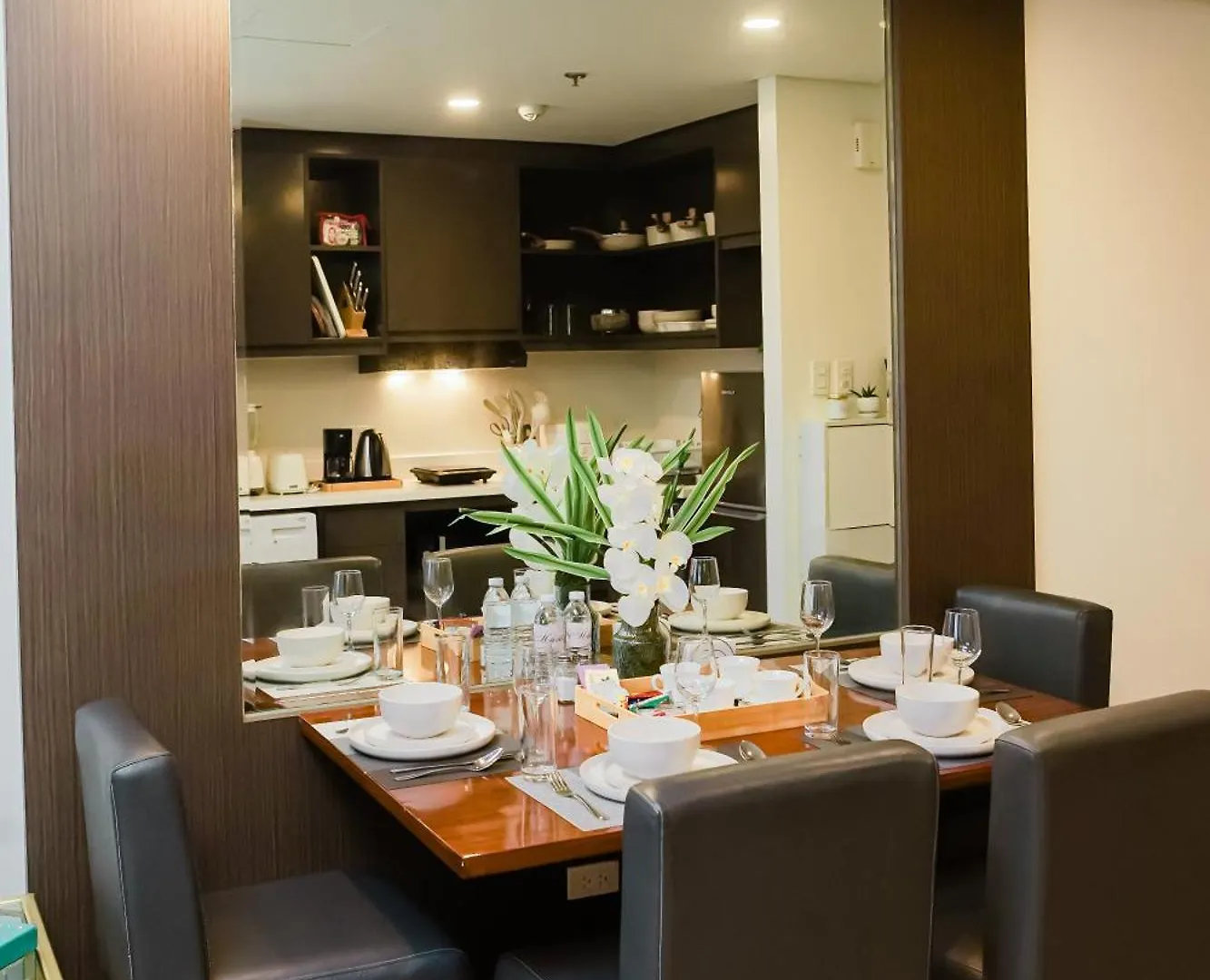 Le Martell 1Br Bgc Condo Unit - Infinity Pool & Gym Access With 360 City View Taguig Aparthotel