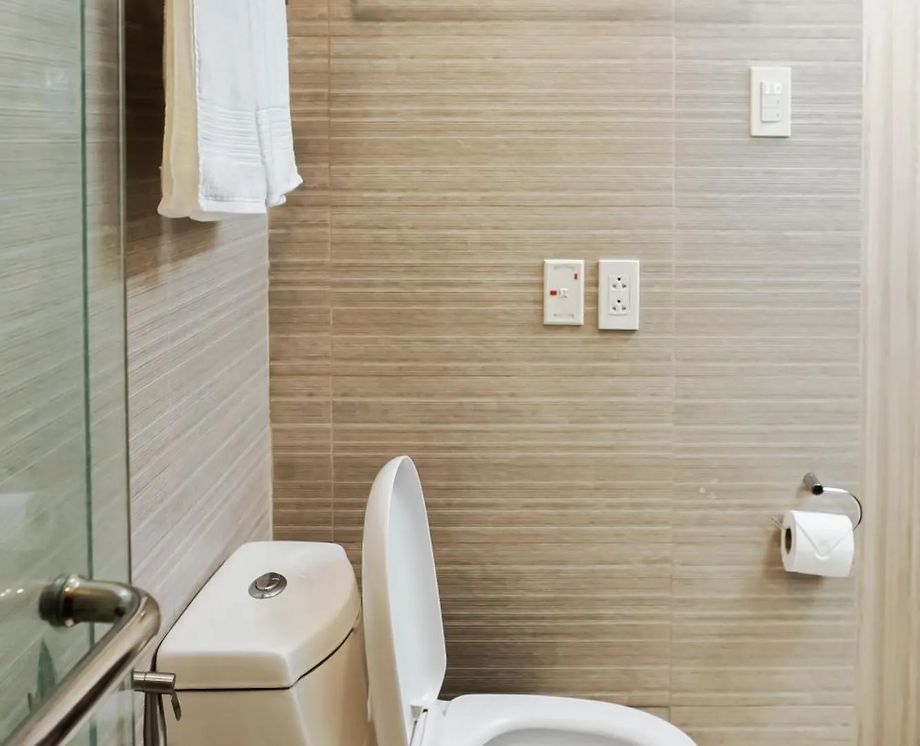 Le Martell 1Br Bgc Condo Unit - Infinity Pool & Gym Access With 360 City View Taguig Philippines