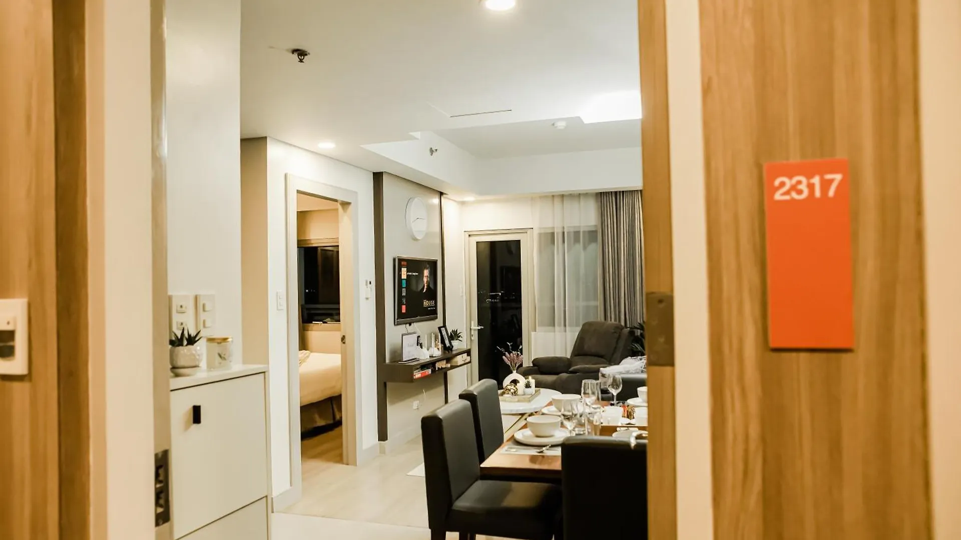 Le Martell 1Br Bgc Condo Unit - Infinity Pool & Gym Access With 360 City View Taguig