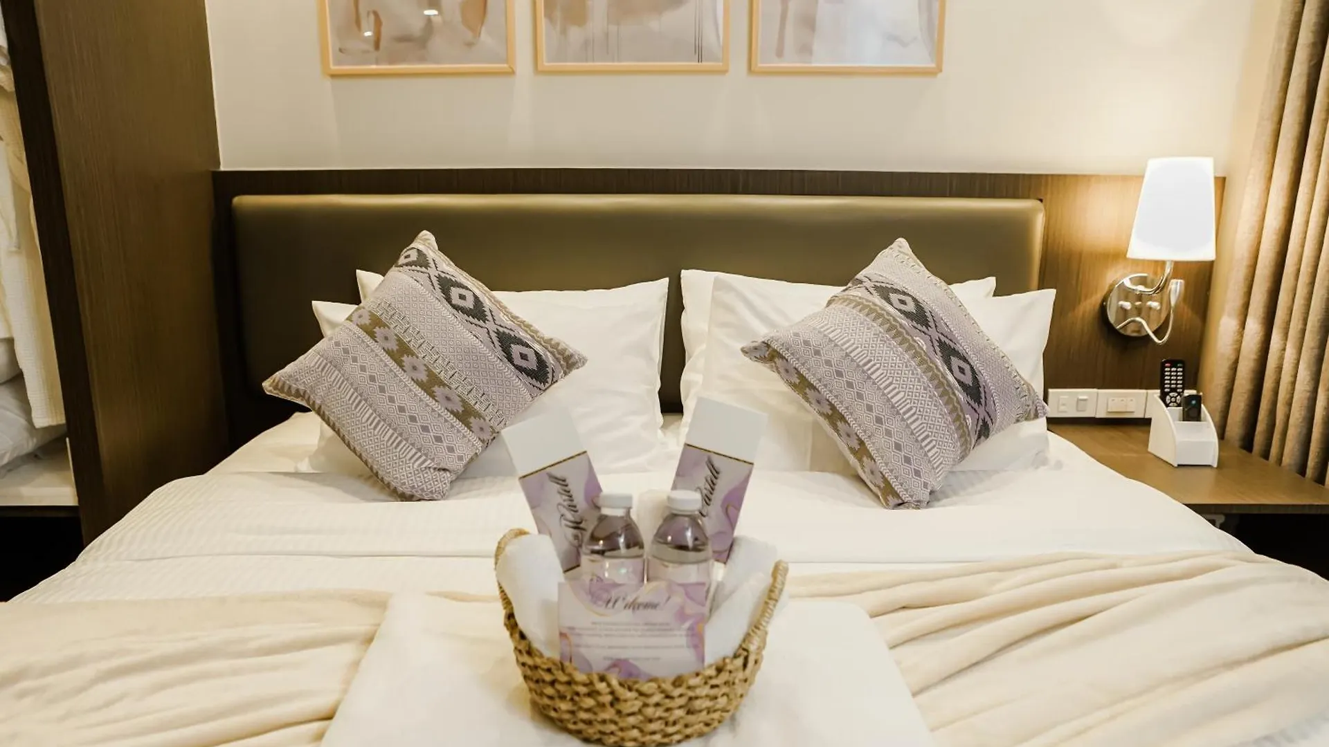 Le Martell 1Br Bgc Condo Unit - Infinity Pool & Gym Access With 360 City View Taguig Philippines