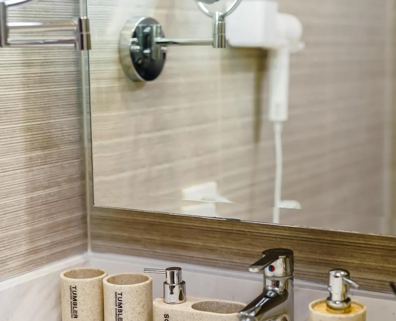 Le Martell 1Br Bgc Condo Unit - Infinity Pool & Gym Access With 360 City View Taguig