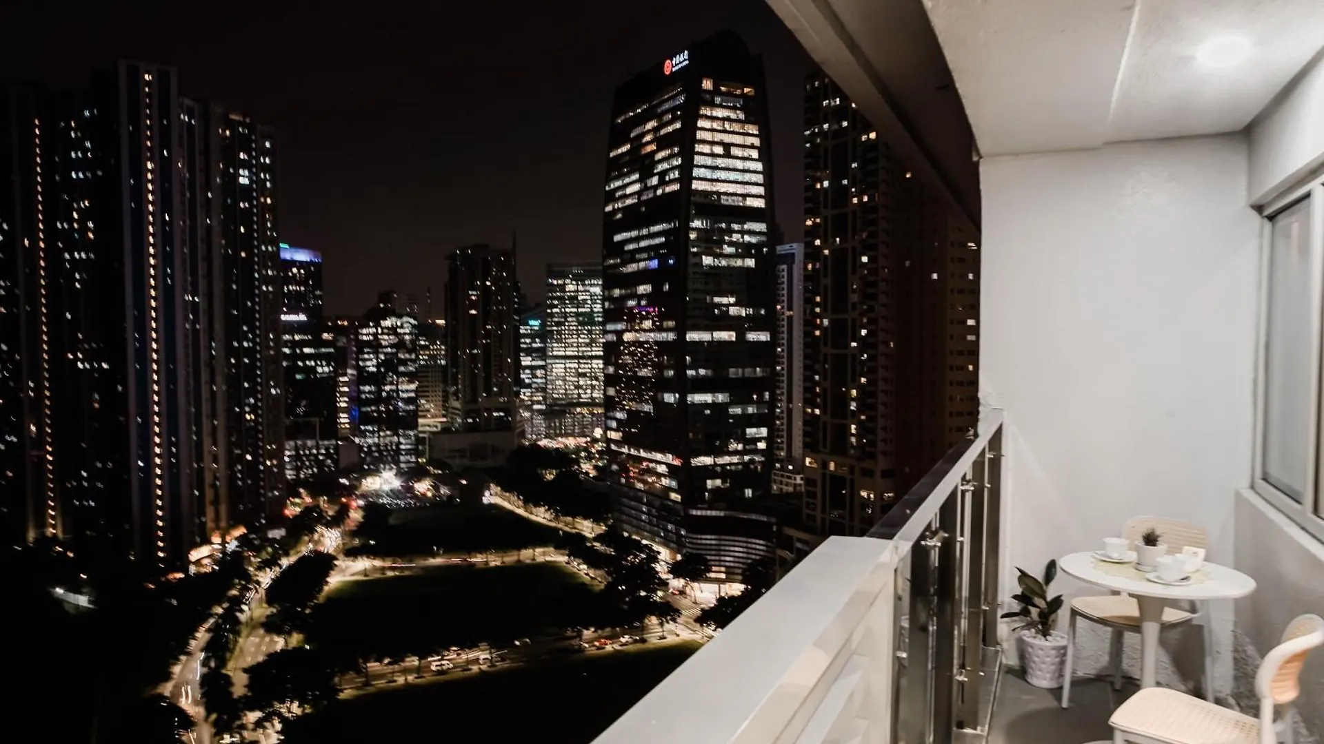 Le Martell 1Br Bgc Condo Unit - Infinity Pool & Gym Access With 360 City View Taguig 0*,
