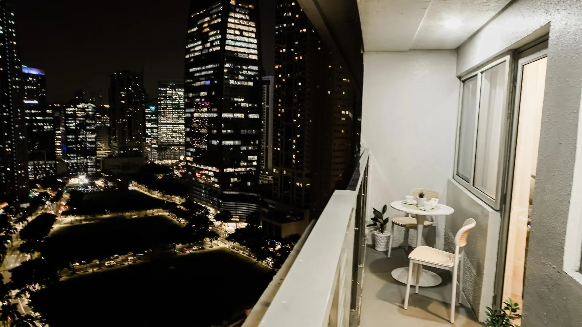 Aparthotel Le Martell 1Br Bgc Condo Unit - Infinity Pool & Gym Access With 360 City View Taguig